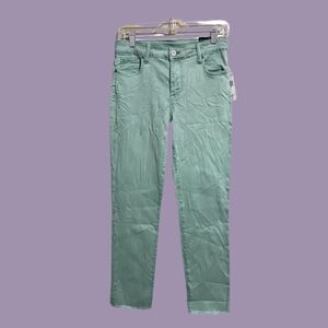 Kut from the Kloth straight leg crop jeans. Blue/teal. Size 6.